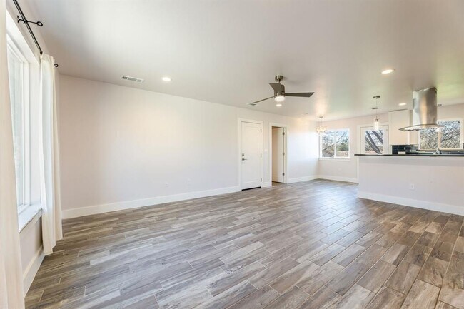 Building Photo - 8410 Romney Rd