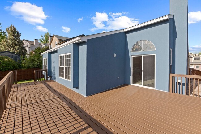 Foto del edificio - BRIGHT & UPDATED RANCH-STYLE HOME in D-20