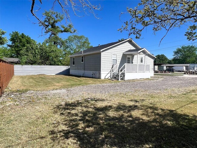 Foto del edificio - 24651 Wayne Rd