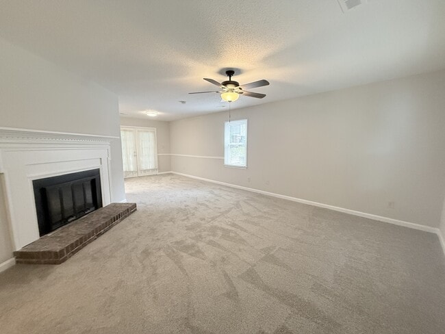 Building Photo - 3003 Amidon Dr