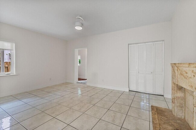 Foto del edificio - 2356 SW 16th Ave