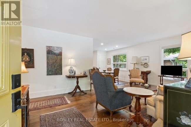 Building Photo - 32 Louisa St W