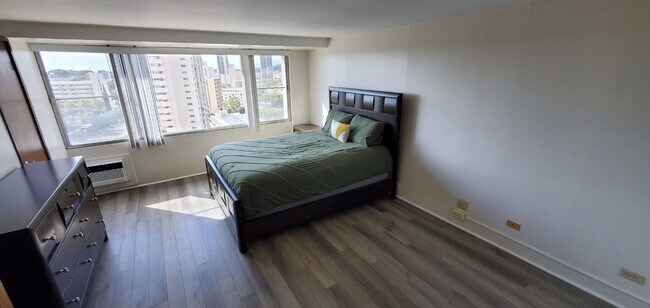 Foto del edificio - SALT LAKE - 12th FLOOR FULLY FURNISHED STUDIO - WINDOW AC, ASSIGNED COVERED PARKING. POOL. SECURE...