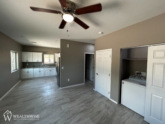 Foto del edificio - 1349 W Hualpai Rd
