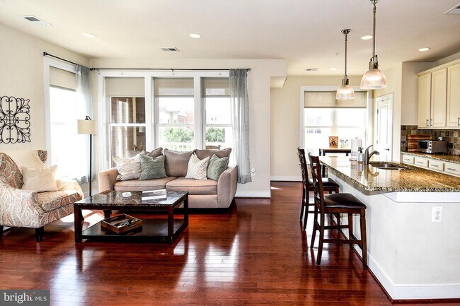 Foto del edificio - 736 McKenzie Ave