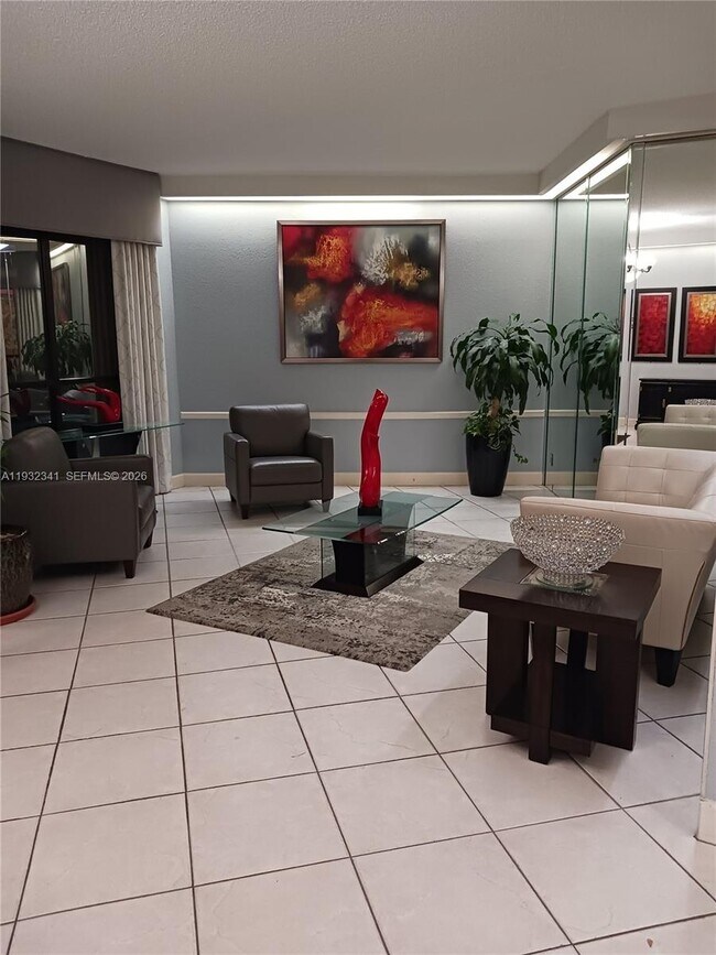 Foto del edificio - 1000 St Charles Pl