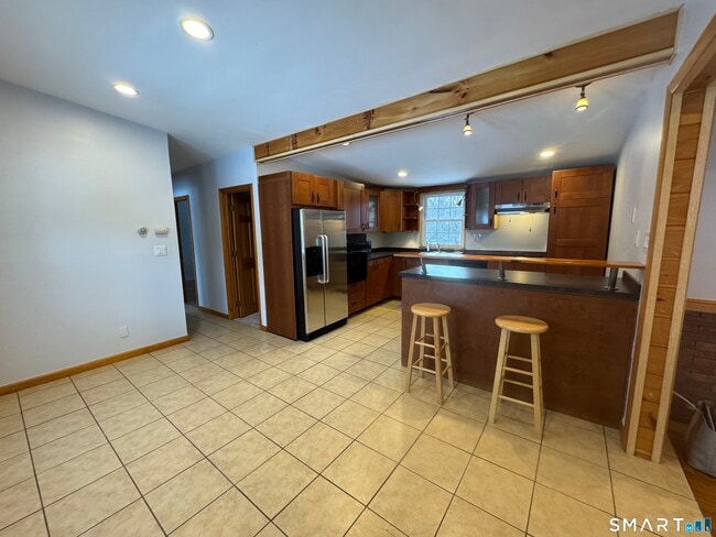 Building Photo - 67 Oronoque Trail