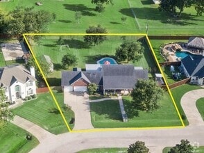 Building Photo - 7034 Robin Meadow St