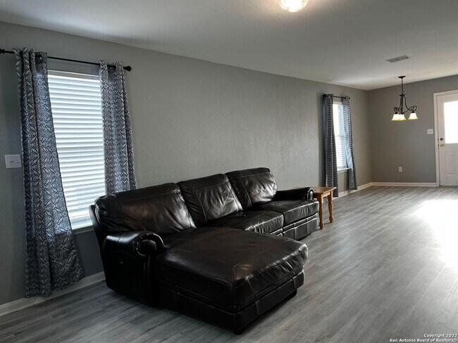 Foto del edificio - 5923 Fox Canyon