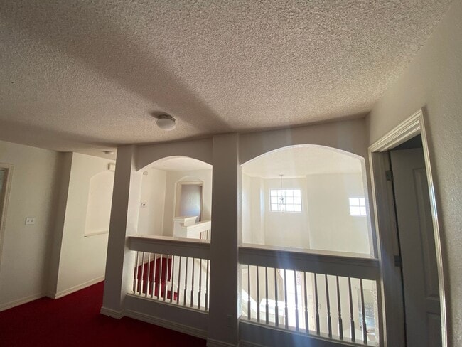 Foto del edificio - COMING SOON !  Beautiful 2-story, 3-bedroo...
