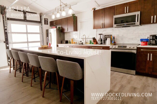 Foto del edificio - Affordable Private Room + Bath