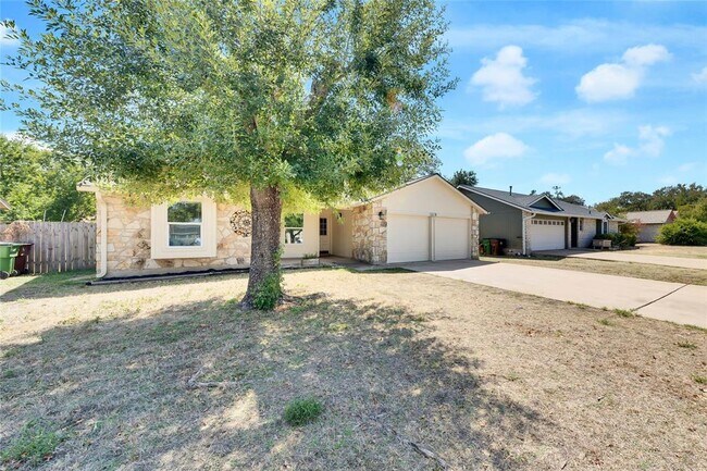 Building Photo - 519 Yucca Dr