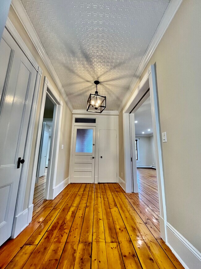 Building Photo - 154 Palisade St
