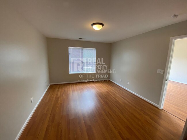 Building Photo - 3BR/2BA Ranch off Kernersville Rd. w/fence...