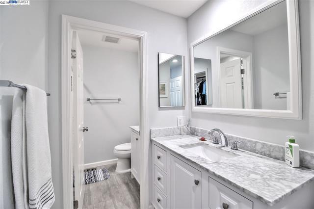 modern full bathroom - 418 Old Orchard Ct
