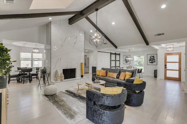 Foto del edificio - 7414 Authon Dr