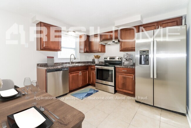 Building Photo - 5005 Tammy Ln