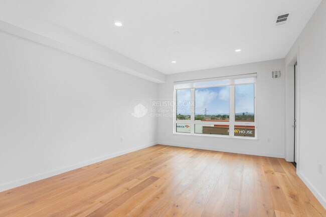 Building Photo - 400 El Camino Real