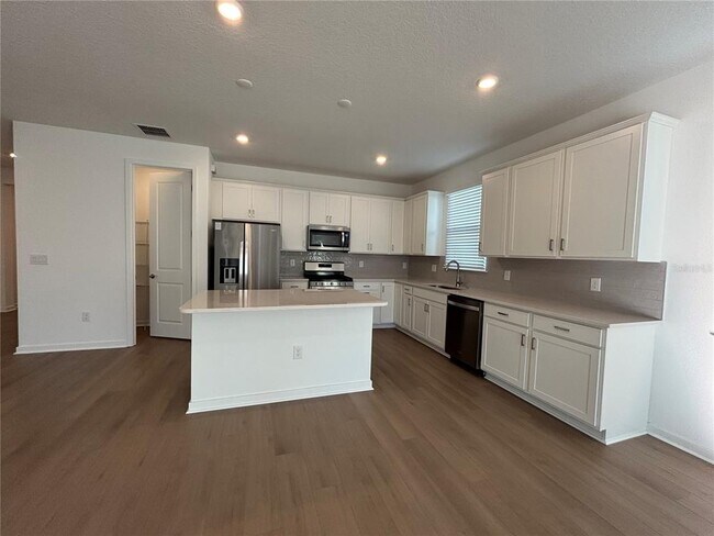 Foto del edificio - 13719 Brookside Hvn St