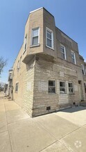 Building Photo - 3158 S Union Ave