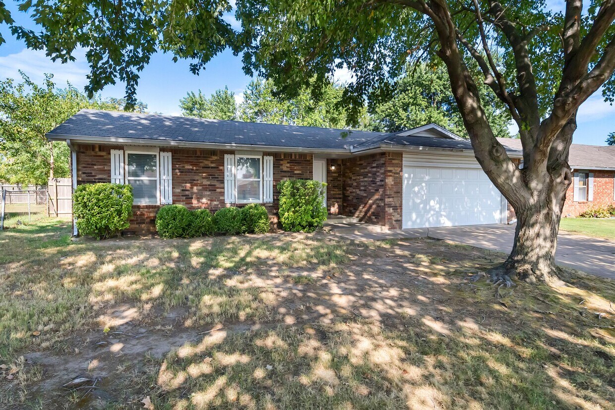 14034 S Poplar Pl, Glenpool, OK 74033 House Rental in Glenpool, OK