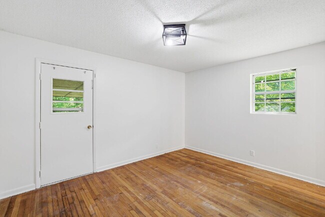 Building Photo - 5246 Old Hixson Pike