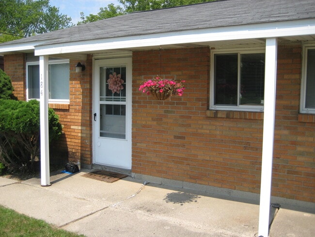 Building Photo - 180 W Lake Lansing Rd