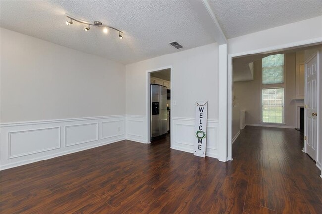 Building Photo - 306 Burdock Trce