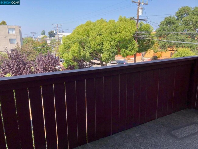 Building Photo - 2040 Santa Clara Ave