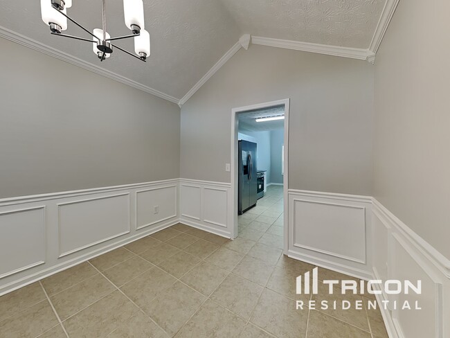 Building Photo - 360 Valley View Dr