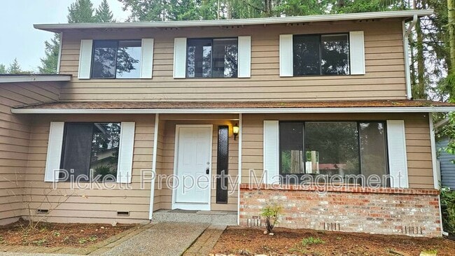 Building Photo - 5401 Pineridge Dr NE