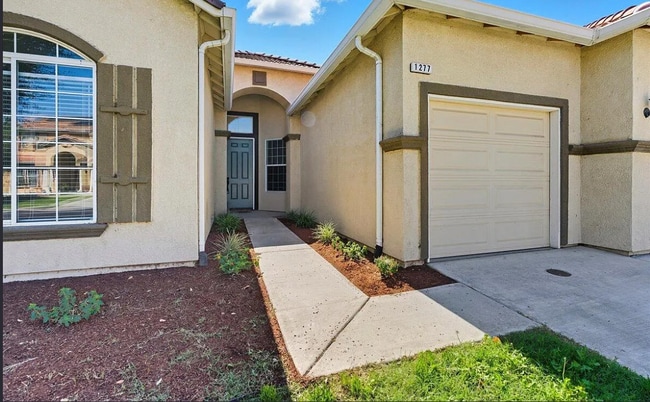 Foto del edificio - 1277 Paradise Loop