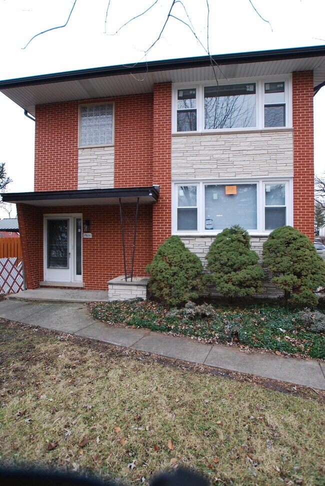 7805 Cronin Ave Unit 2, Justice, IL 60458 Condo for Rent in Justice