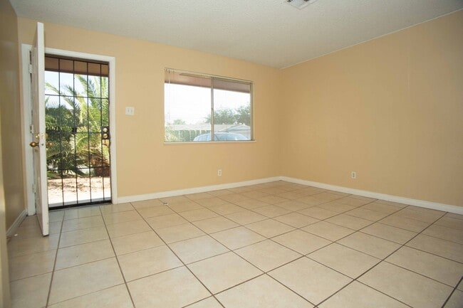 Building Photo - Beautiful home in East Las Vegas