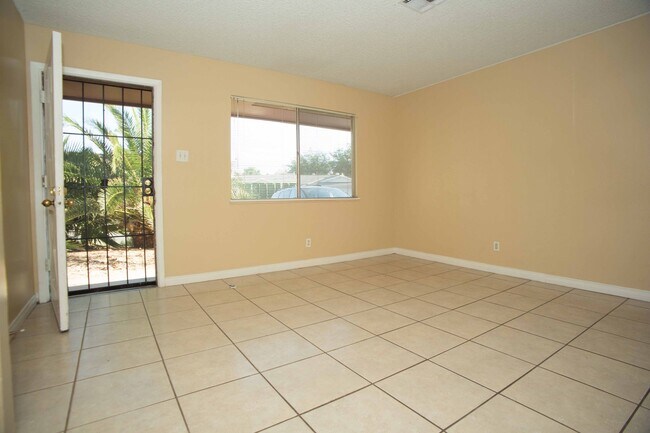 Foto del edificio - Beautiful home in East Las Vegas