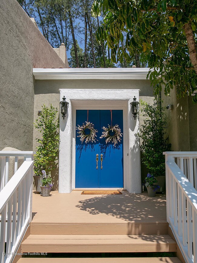 Building Photo - 134 N San Rafael Ave