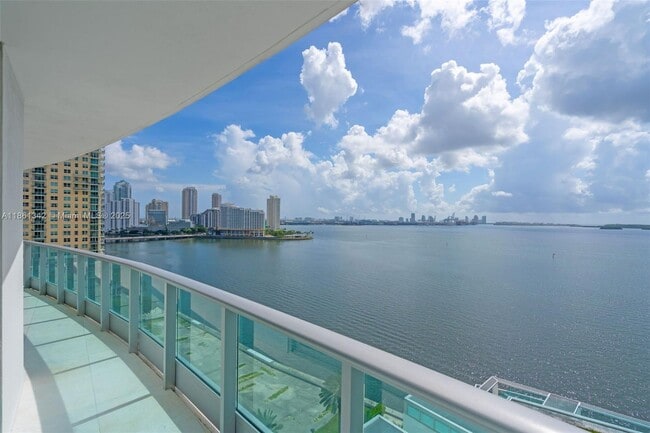 Building Photo - 1331 Brickell Bay Dr