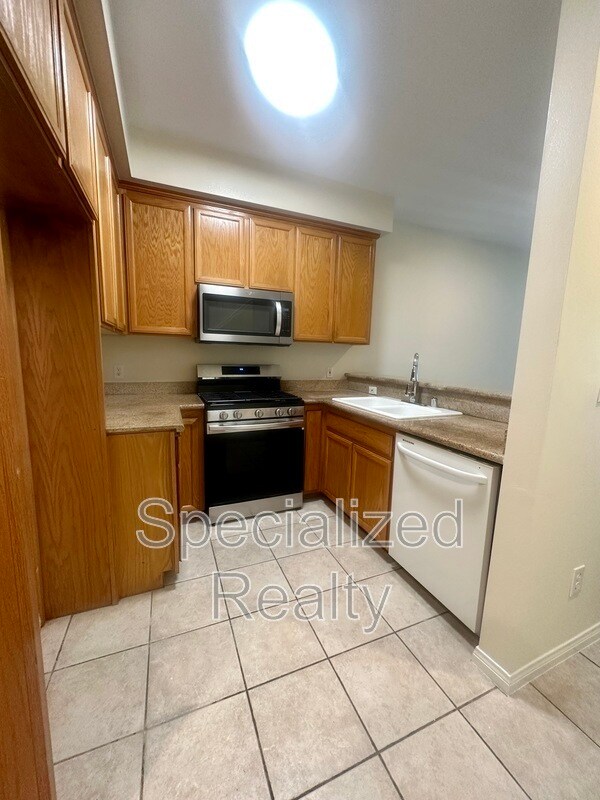 Building Photo - 5716 Whitsett Ave