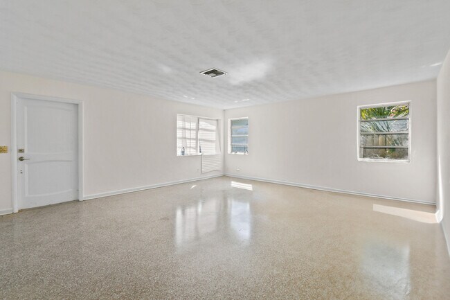 Building Photo - 450 Neptune Rd