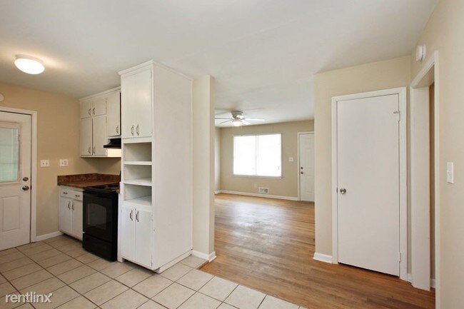 Foto del edificio - 3 br, 1.5 bath House - 2352 Lakewood Dr