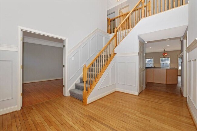 Building Photo - Executive Single Family Style Home for lease