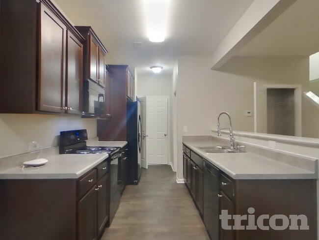 Building Photo - 115 Clove Hitch Dr