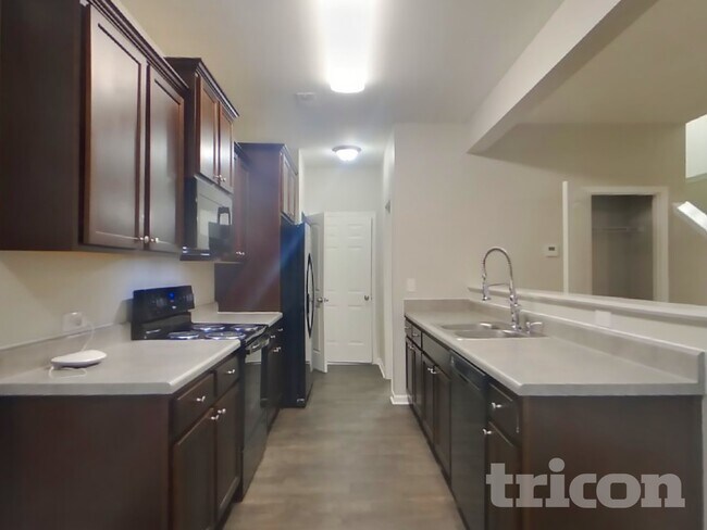 Foto del edificio - 115 Clove Hitch Dr