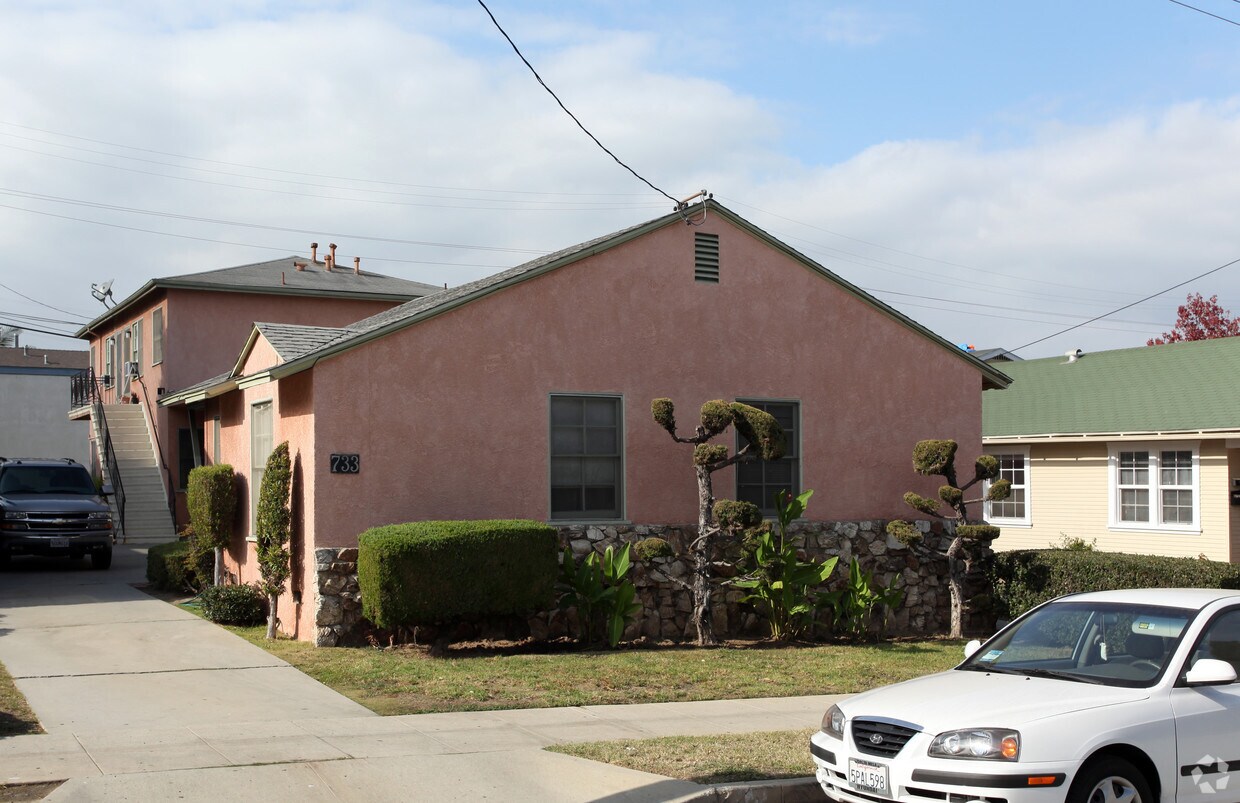 Primary Photo - 733-735 Termino Ave