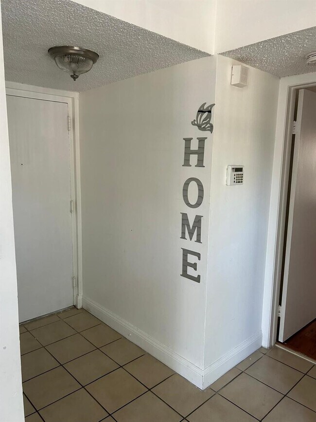 Foto del edificio - 3252 Foxcroft Rd