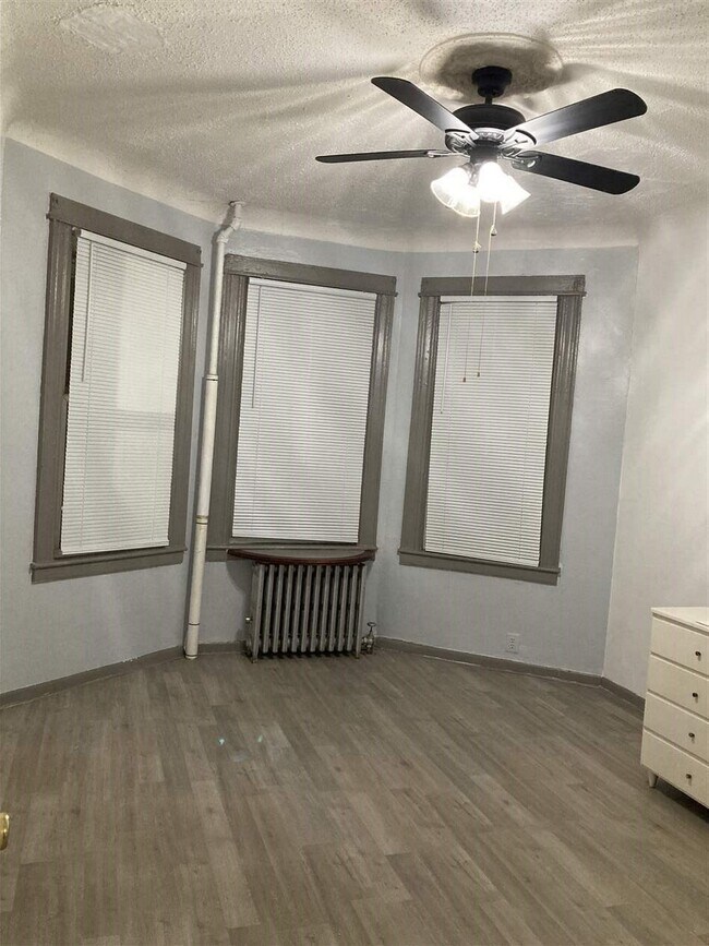 Building Photo - 73 Van Reypen St