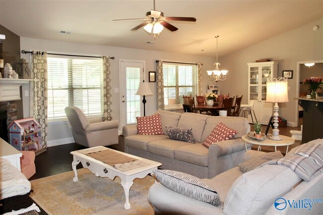Foto del edificio - 123 Autumn Haven Ln