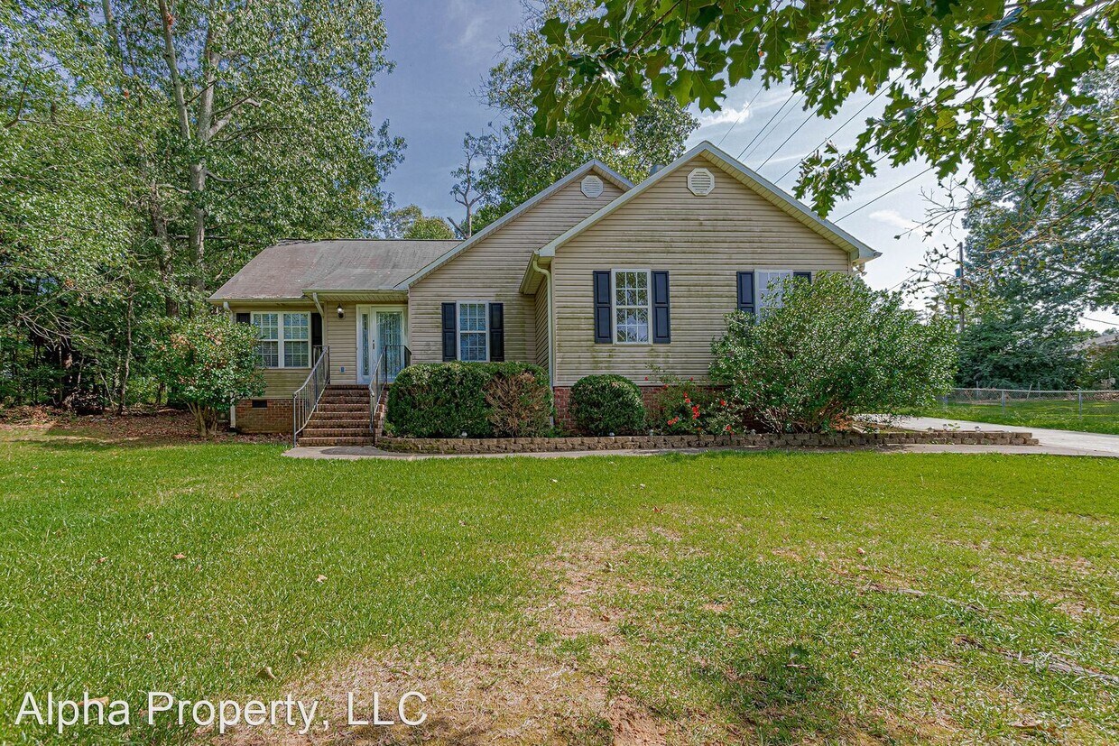 Primary Photo - 3 br, 2 bath House - 10 Edgewood Rd