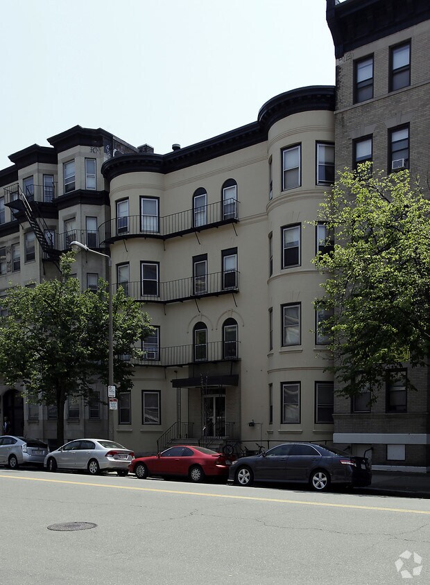 Building Photo - 32-34 Westland Ave