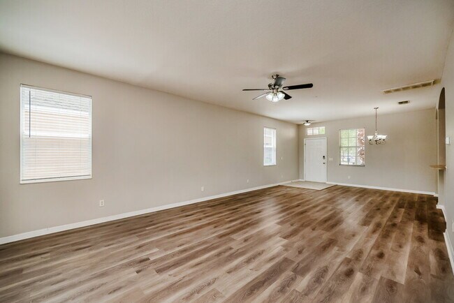 Foto del edificio - 908 Larwood Pine Dr
